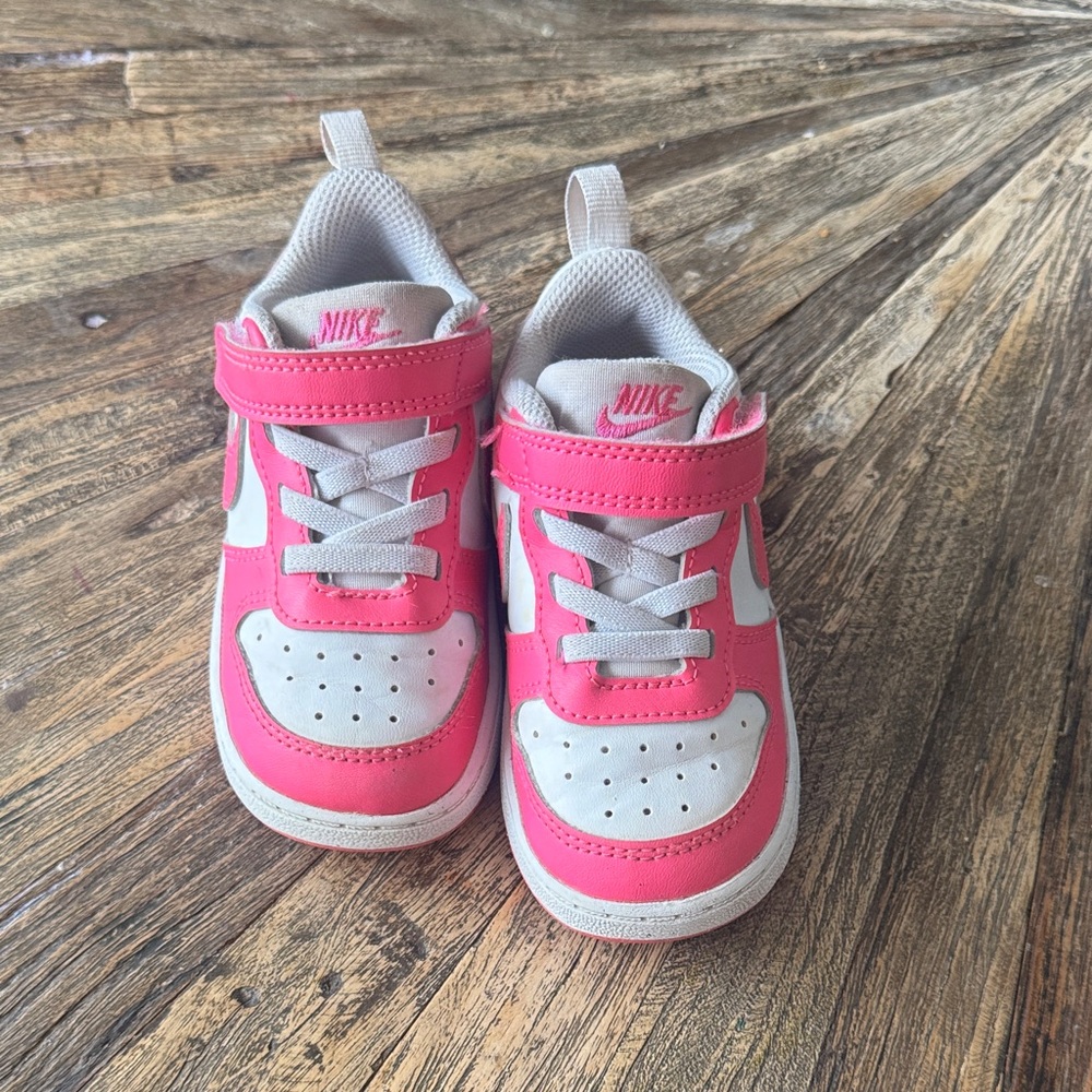 Nike Kids Sneakers in Pink and White